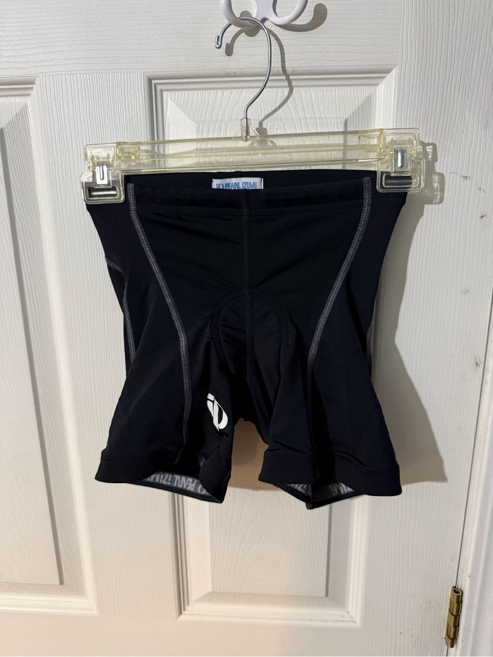 Pearl Izumi Black Women's Cycling Shorts with Contrast Stitching
